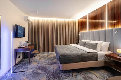 Фотография номера гостиницы V Отель и Руфтоп Лаунж